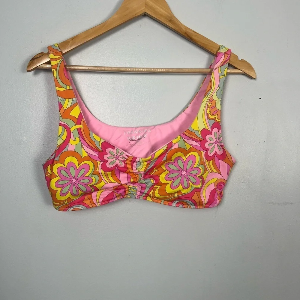 Frankie’s Bikinis x Hailee Steinfeld Far Out Collection swim top size large